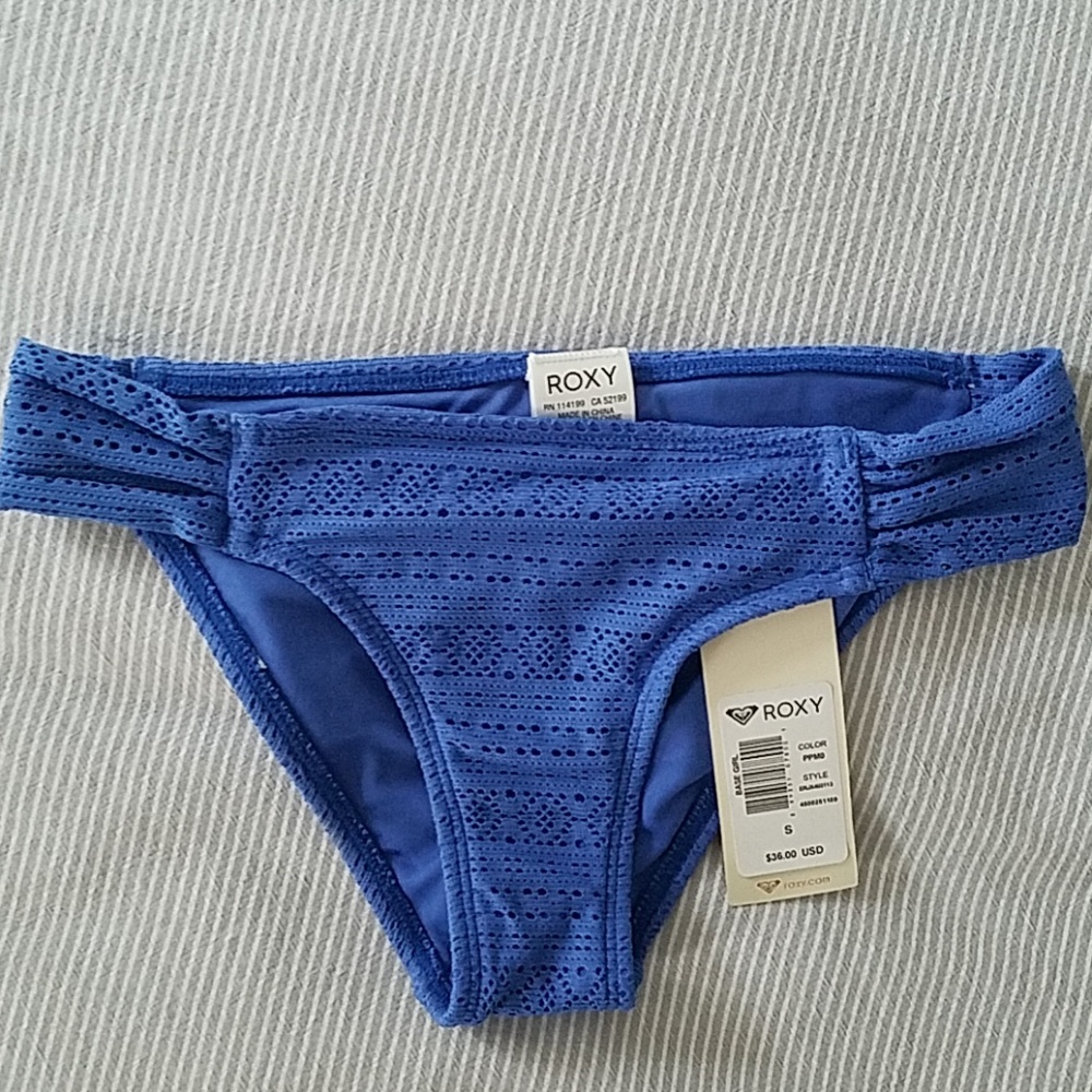 Bikini - Roxy - Picture 5 of 7